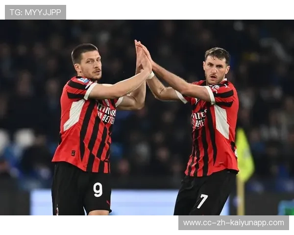 AC米兰反击速度惊人，莱奥贴地射进球门